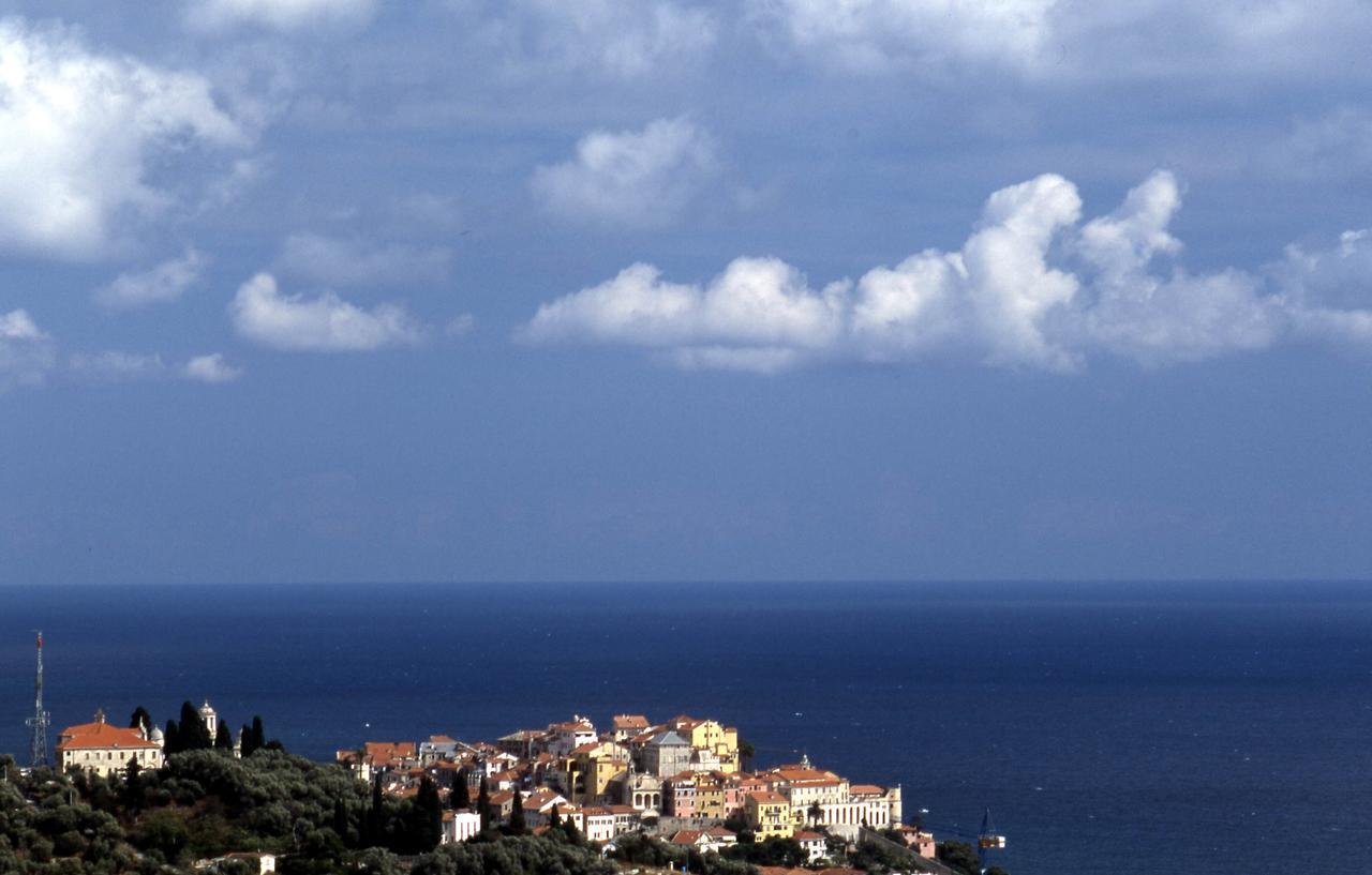 Uliveto Saglietto Agriturismo A Poggi Apartments Imperia Luaran gambar